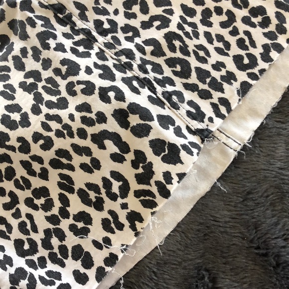 H & M high waisted Denim Leopard Print size 6 Skirt - Picture 5 of 5